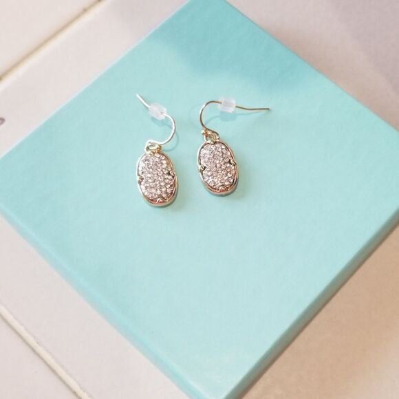 Goldtone Hanging Earring New - Picture 5 of 8